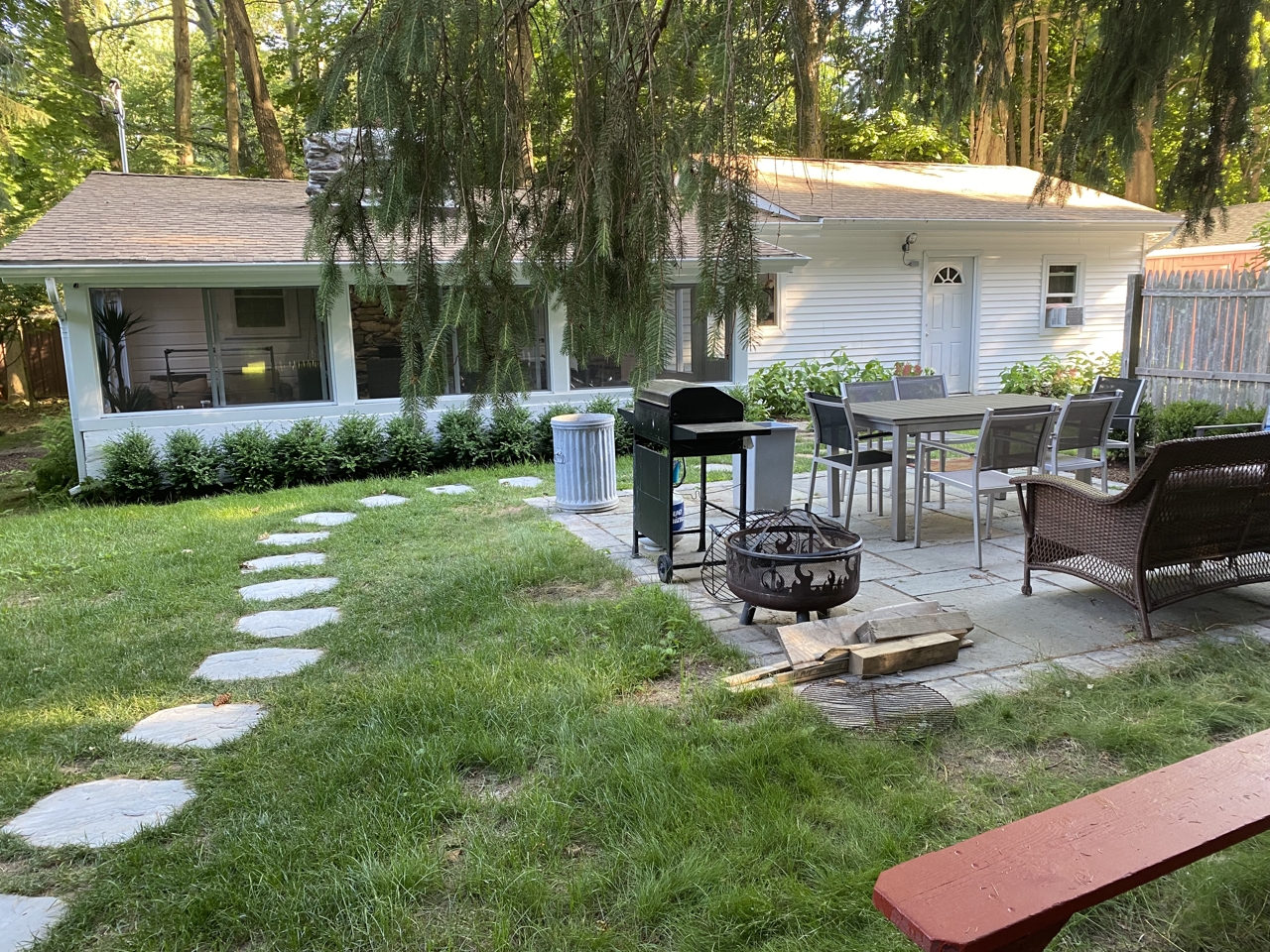 Comfortable 5Bedroom Hilltop Cottage at Bantam Lake Camp David